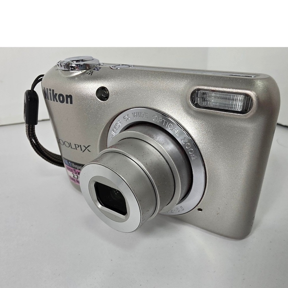 Nikon Coolpix L27 16.1MP Digital Camera 5x Optical Zoom Silver Cord Box & Manual